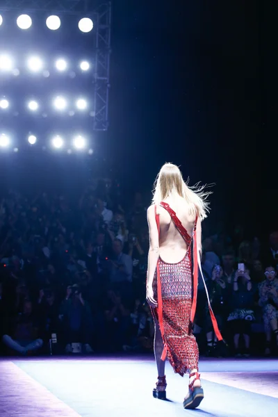 Look 19